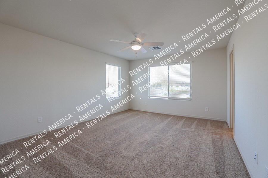 Building Photo - 5625 N 87th Dr