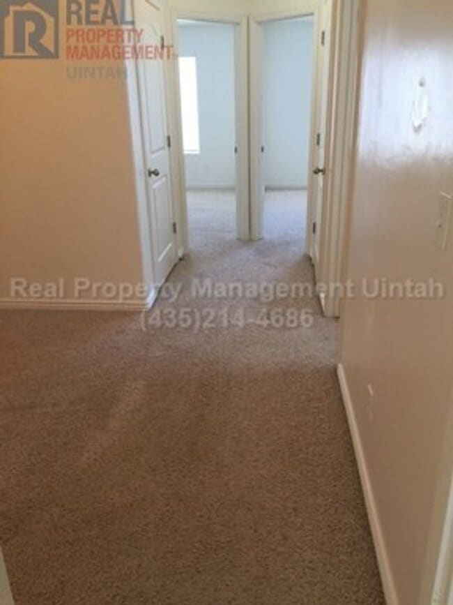 Building Photo - 3 Bed 2.5 Bath Townhome in Split Mountain.