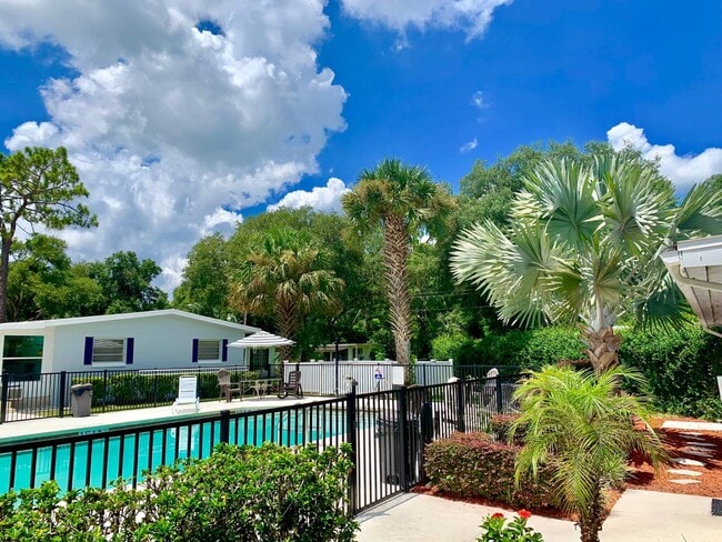 Building Photo - 1800 E Graves Ave