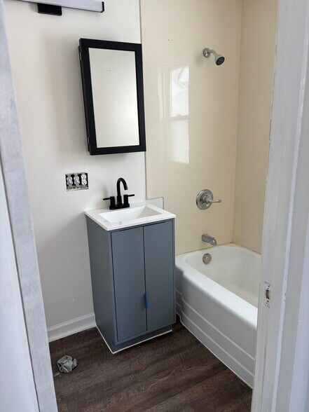 Building Photo - 311 Main St