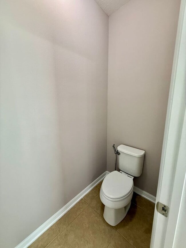 Building Photo - SPACIOUS Two Story Beautiful 5/4 Home in The Enclave At Aloma!