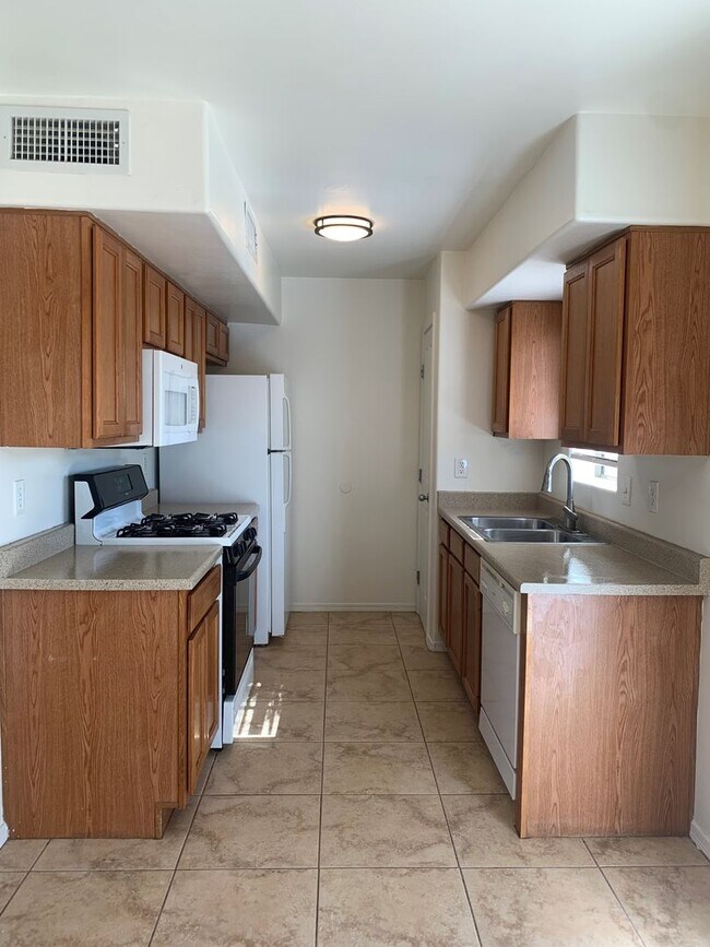 Building Photo - 8980 E Speedway Blvd