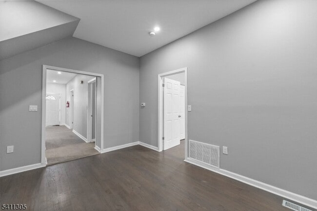 Building Photo - 467-469 Summer Avenue Unit 1