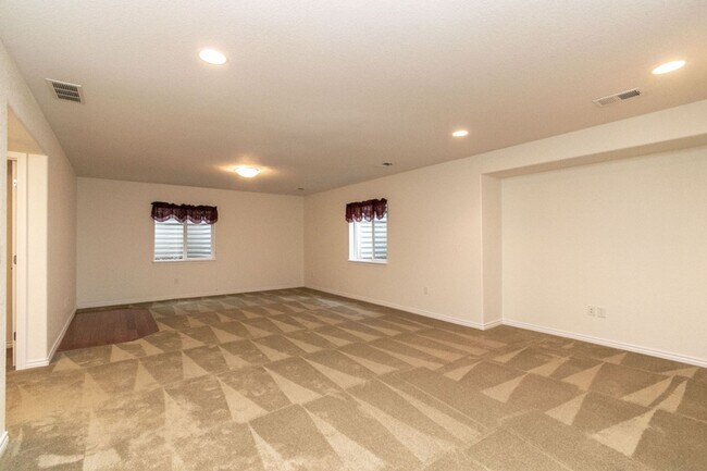 Building Photo - Beautiful ranch style patio home in Fox Meadows golf community.