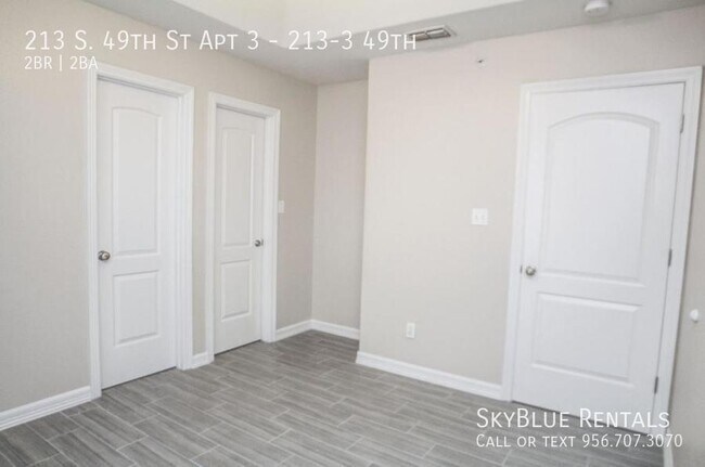 Building Photo - 213 S 49th St