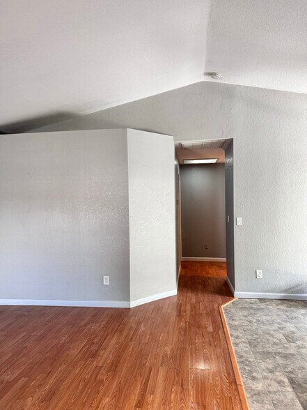 Building Photo - 2218 Clipper Ln