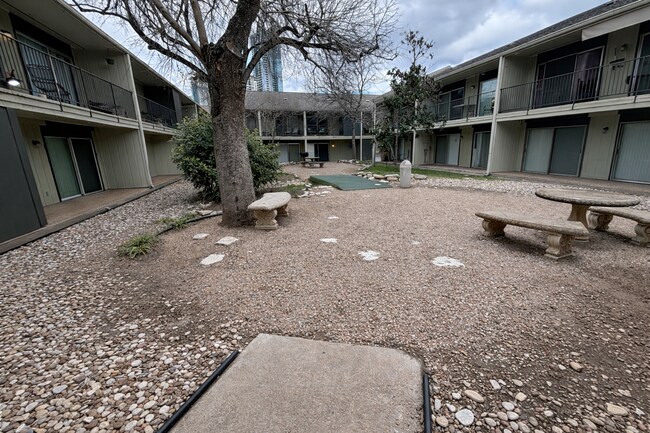 Building Photo - 500 E Riverside Dr
