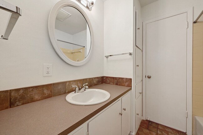 Building Photo - 2210 Quarry Rd