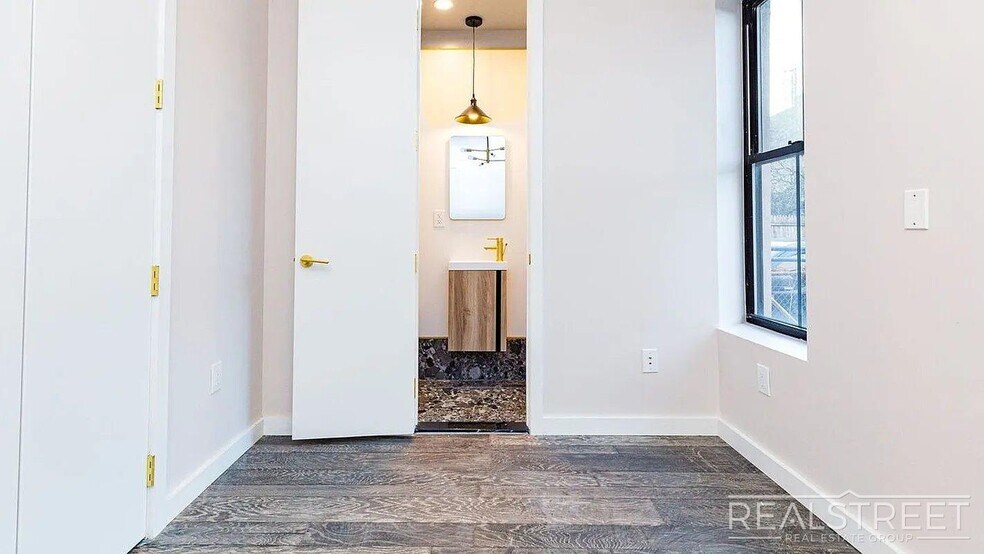 Building Photo - Beadel Street