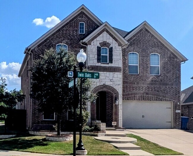 Primary Photo - 2472 Twin Oaks Dr