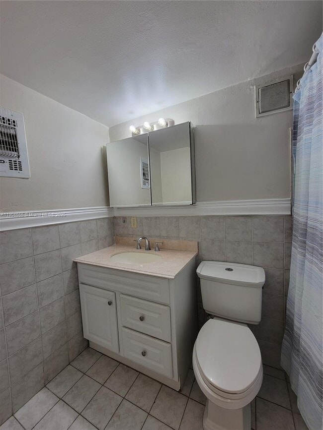 Building Photo - 441 Collins Ave