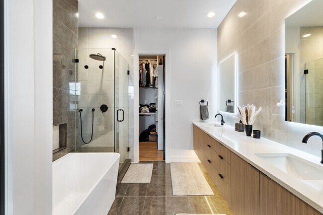 Building Photo - 1504 Ennis St