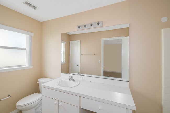 Building Photo - 2617 Legend Ct