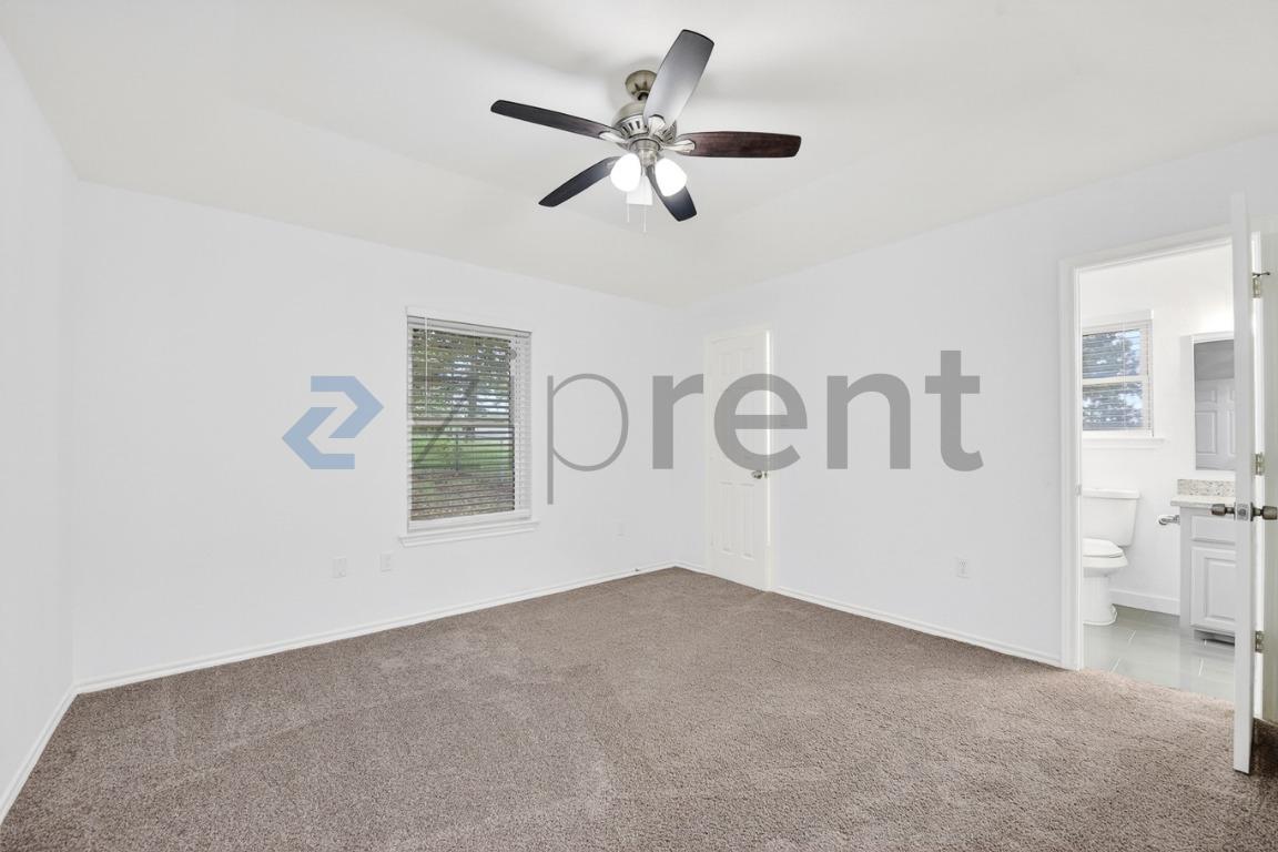 Building Photo - Unit