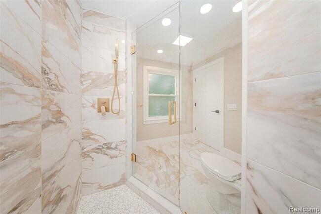 Building Photo - 21993 Riverview Dr