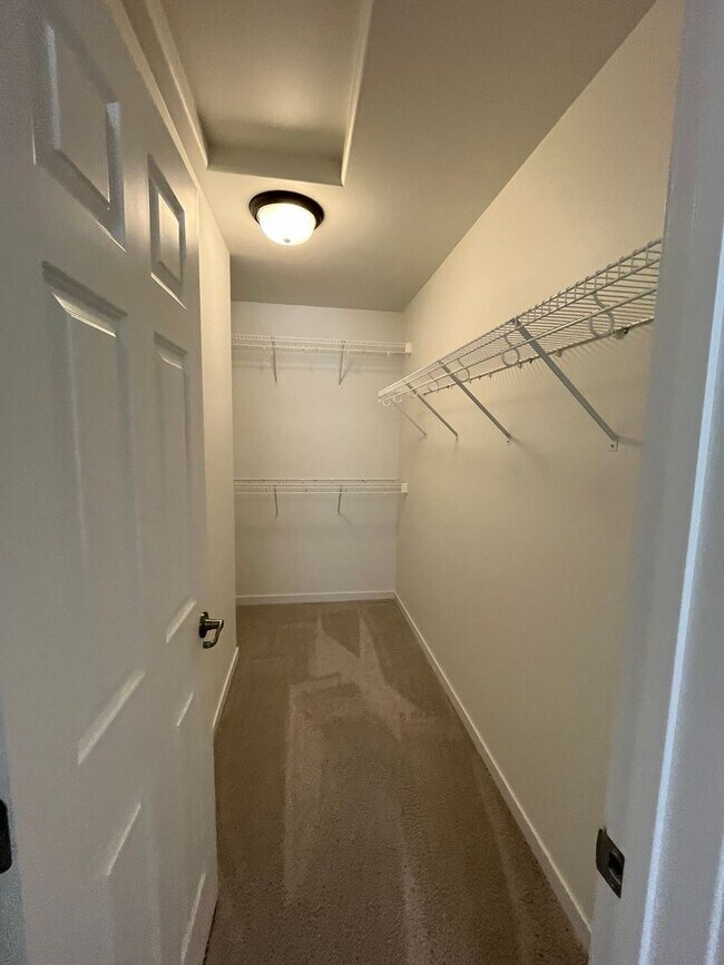 Building Photo - 3 Bed 3 Bath Townhome