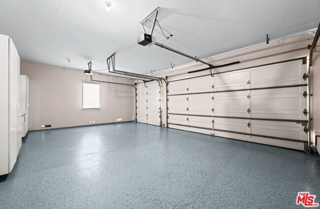 Building Photo - 11221 Briarcliff Ln