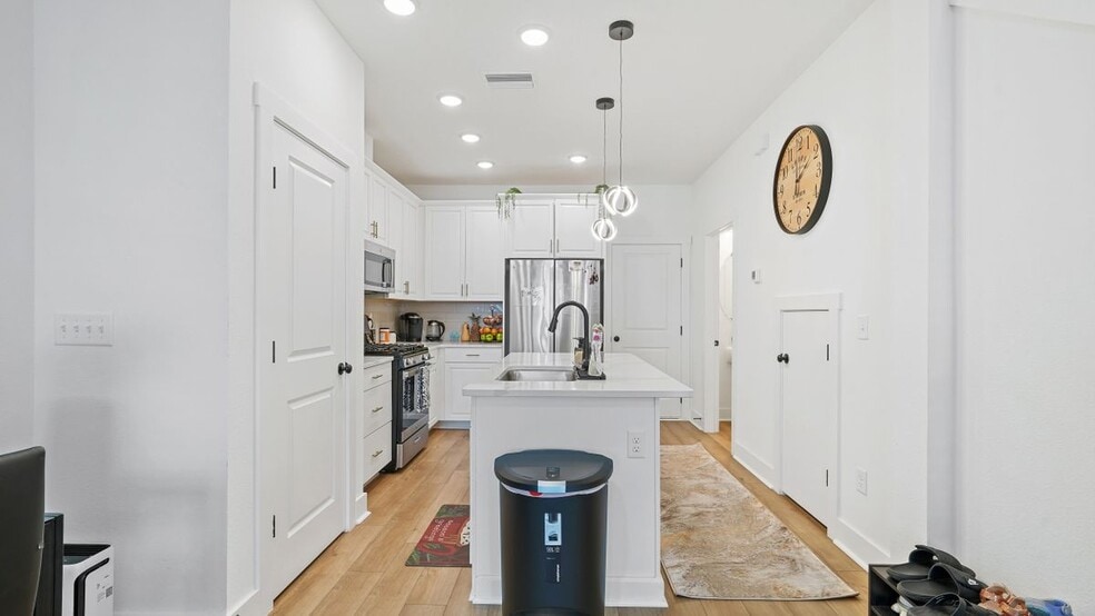Building Photo - 11103 Quantum Ct