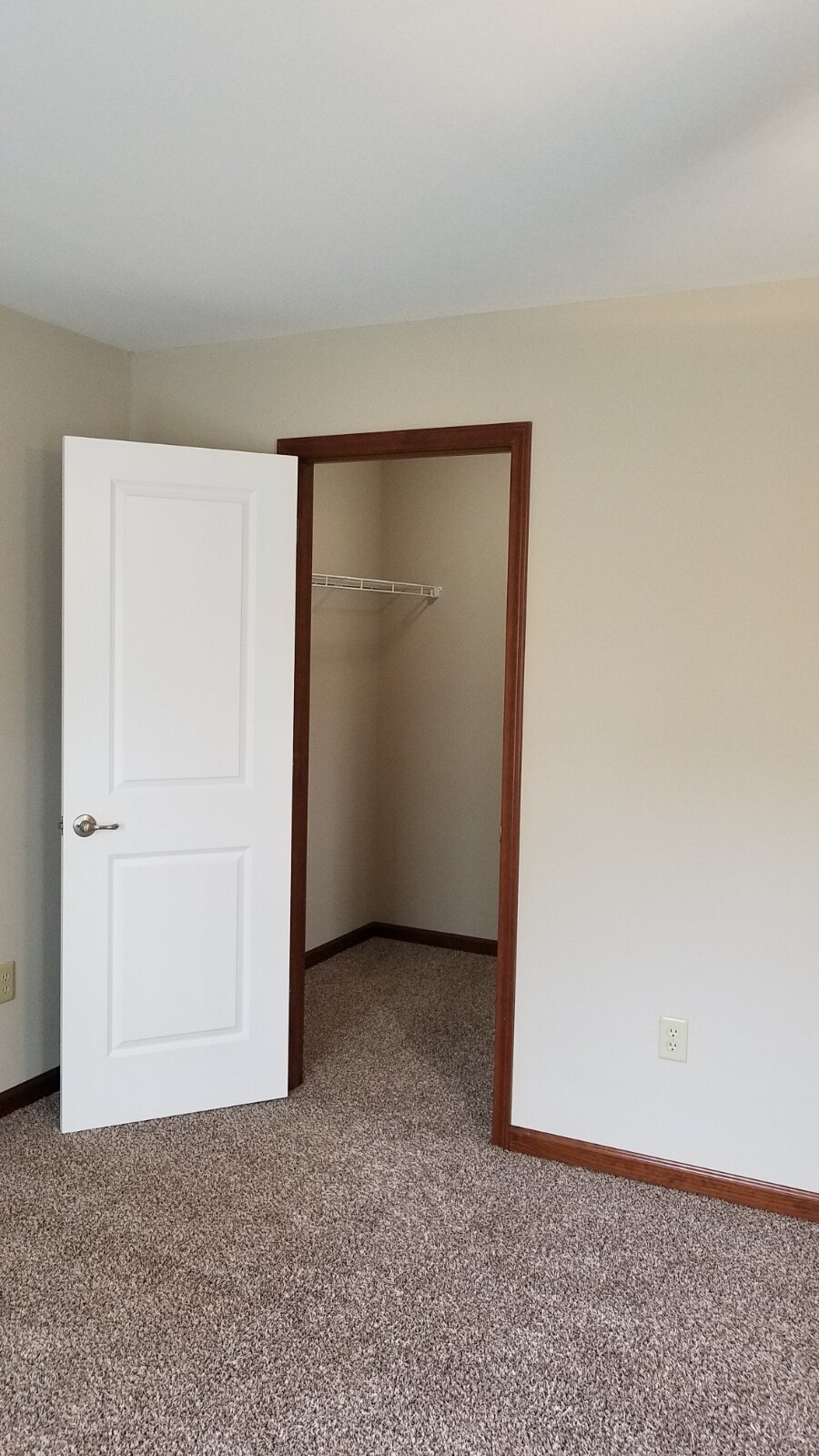 Building Photo - 1433 Village Circle Dr
