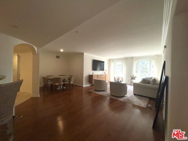 Building Photo - 1000 Granville Ave