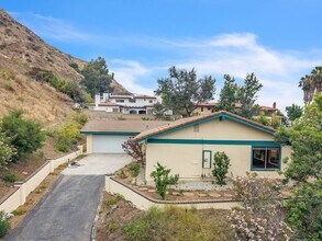 Building Photo - 3825 Skycrest Dr