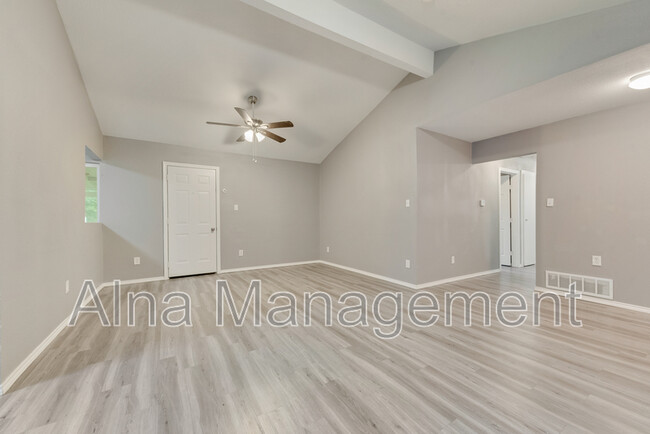 Building Photo - 1406 Willowbrook St