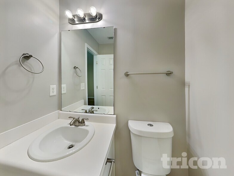 Building Photo - 4812 Silverdene St