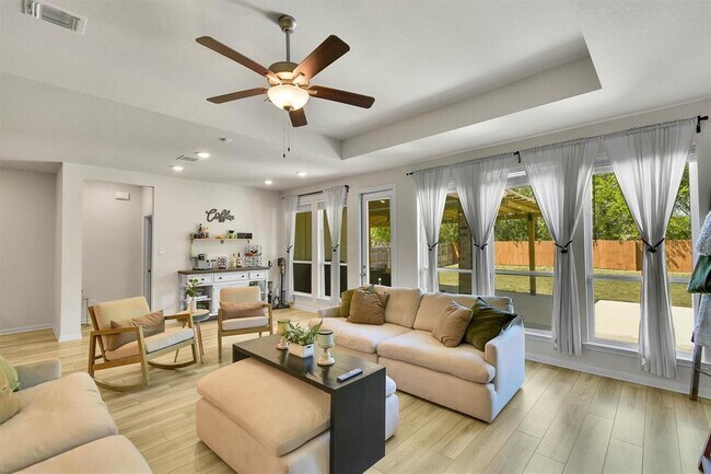 Building Photo - 632 Friar Tuck Dr