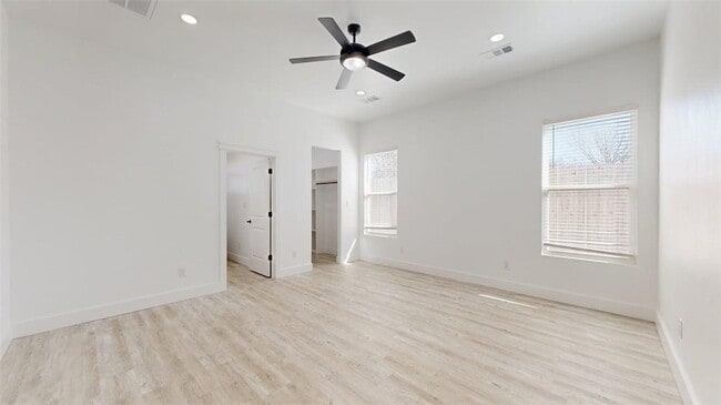 Building Photo - 4867 N Oakland Ln