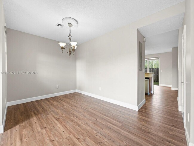 Building Photo - 1049 NE 42nd Pl