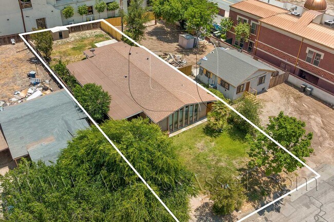 Building Photo - Charming 3 Bed/2 Bath Home In the Heart Of Old Town Temecula!