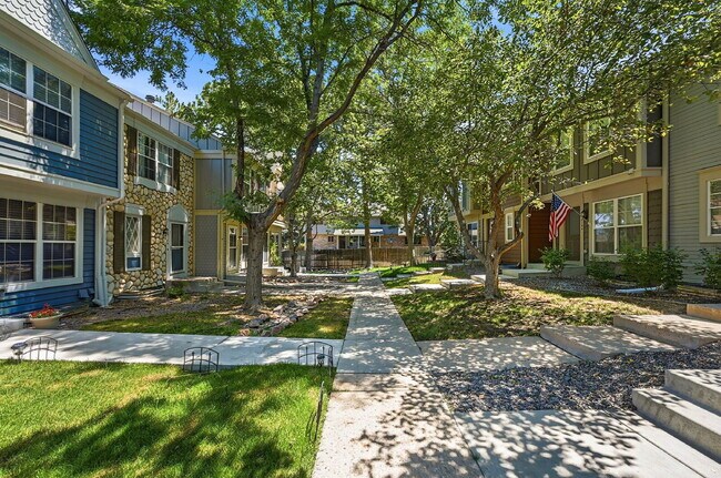 Building Photo - $2,470.95, 2 Bed, 2.5 bath Townhome in Centennial with in unit Laundry!