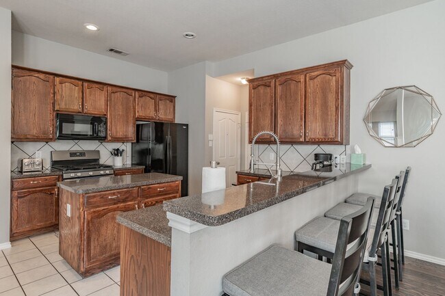 Building Photo - The Best in Texas: 3Bed/2Bath w/Spacious Ensuite