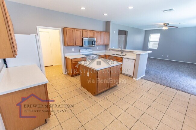 Building Photo - 6427 S 71st Dr