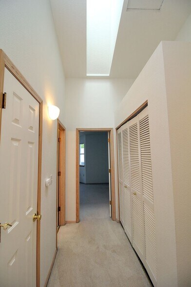 Building Photo - 3413 SW Moss St