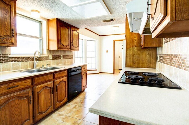 Building Photo - 758 Brighton Ln