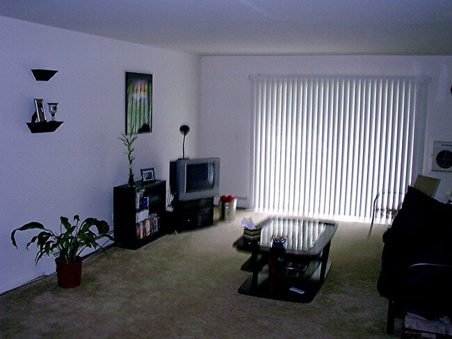 Building Photo - 1301 S Finley Rd