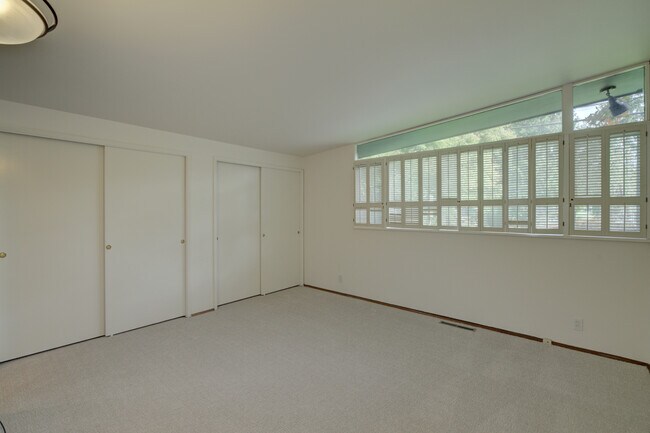 Building Photo - 8241 45th Ave NE