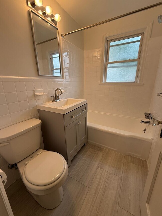 Building Photo - 1 bedroom | 1 bath - Oaklyn, NJ - Nice Quiet Neighborhood