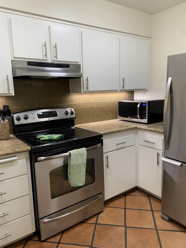 Building Photo - 7948 Mission Center Ct