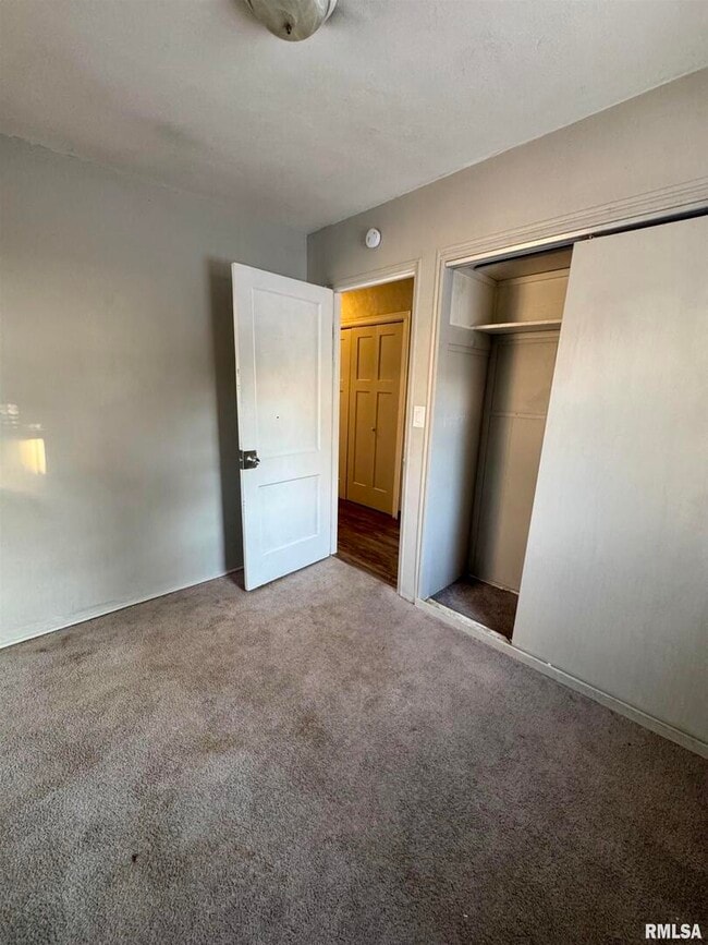 Building Photo - 902 39th St Ct