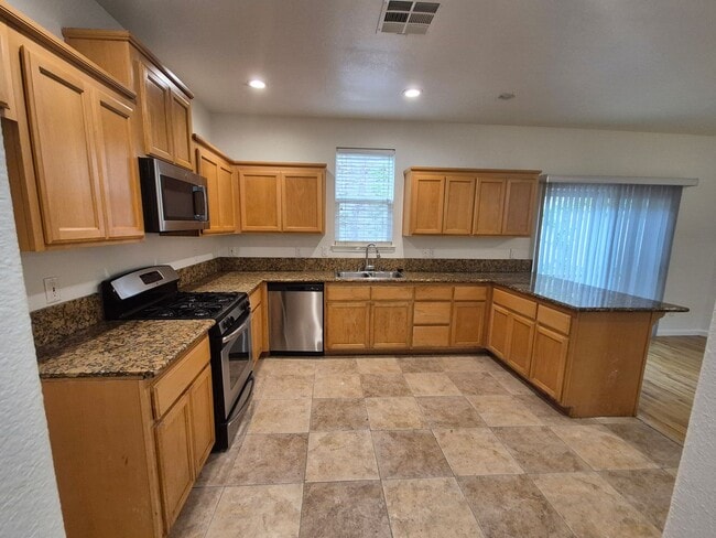 Building Photo - Beautiful 3 bedroom 2.5 bath in Folsom