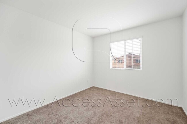 Building Photo - Beautiful Two Story Home 3 bed/2.5 Bath Located In Quiet Cul De Sac In Lake Elsinore!