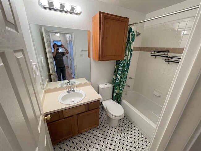 Building Photo - 8010 Willet Trail