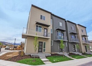 Building Photo - 13353 Celestina Ln