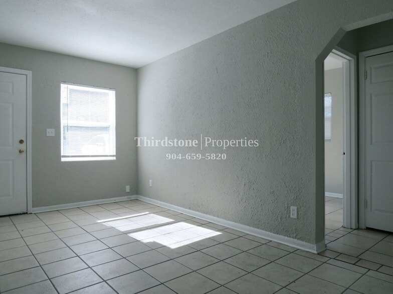 Building Photo - 2837 W 6th St