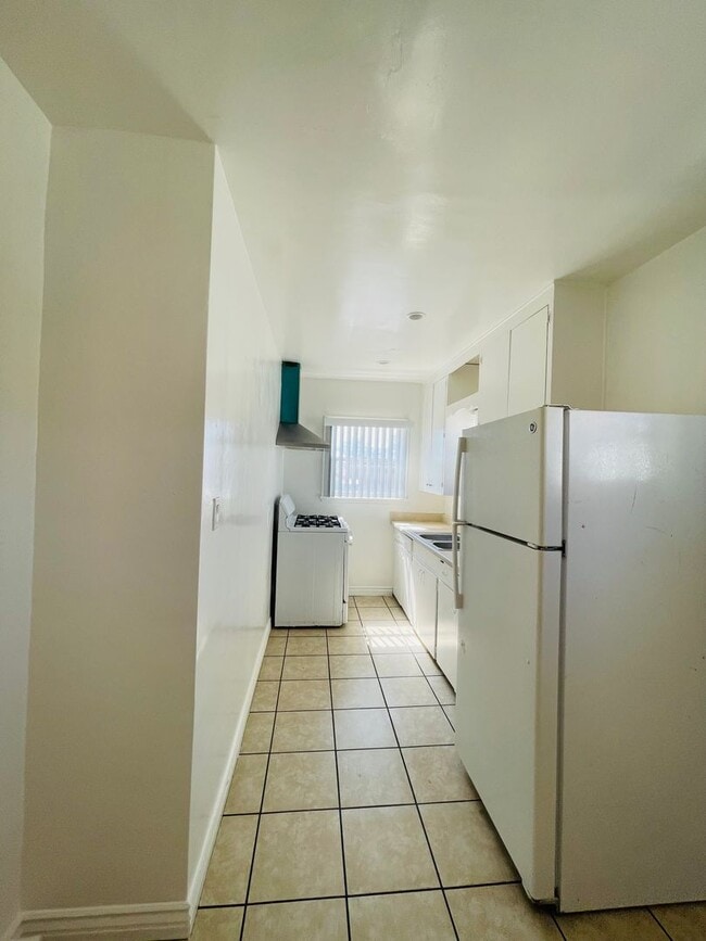 Interior Photo - 158 N Ventura Ave
