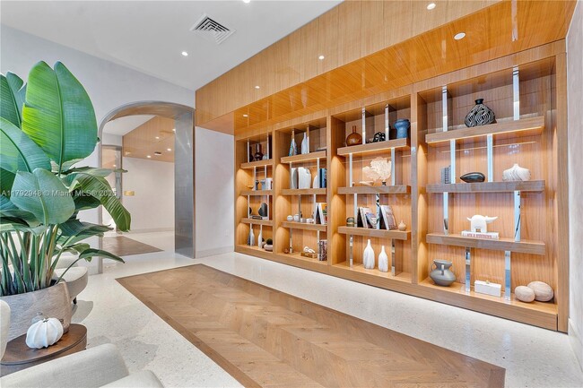Building Photo - 2678 Tigertail Ave