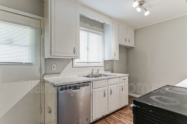 Building Photo - 126 Mayfair Dr
