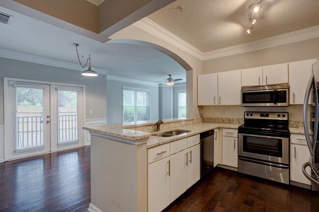 Beautiful kitchen with stainless steel appliances - 1850 Cotillion Dr